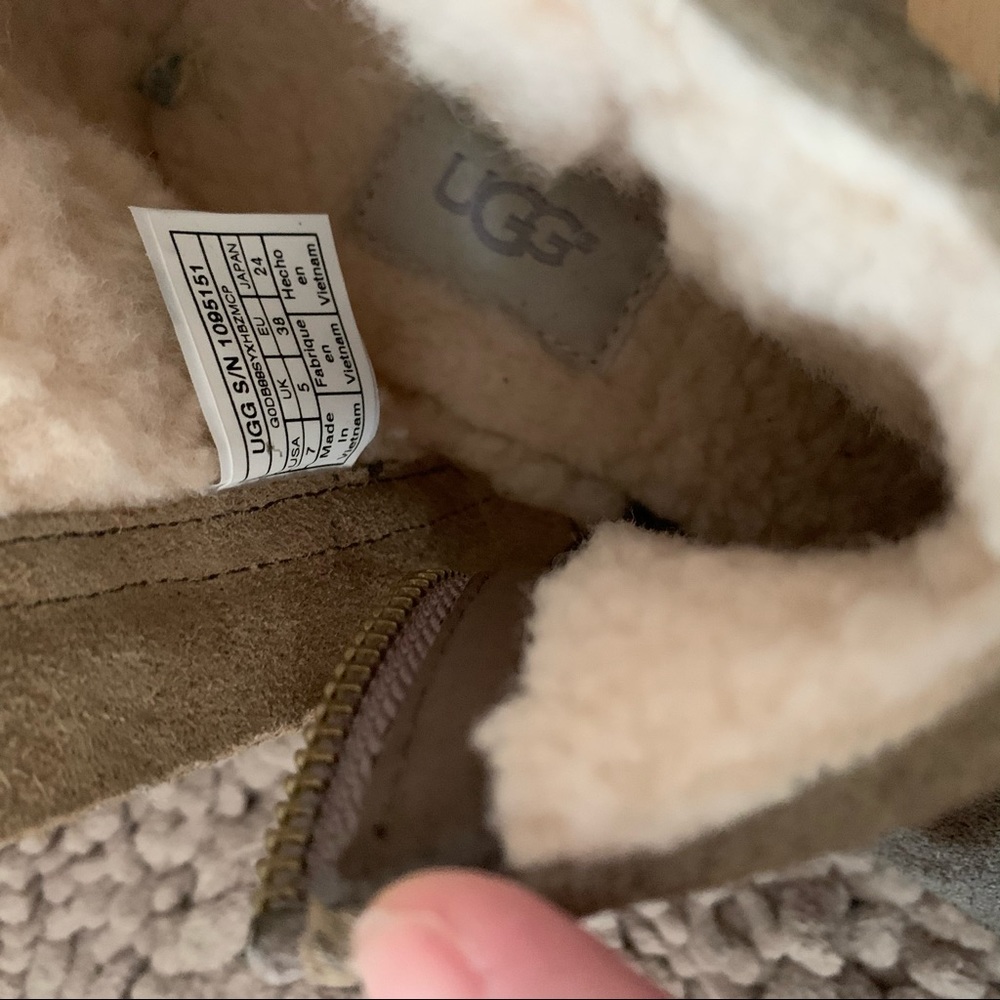Ugg brown benson  bootie      NWOT - Picture 5 of 6